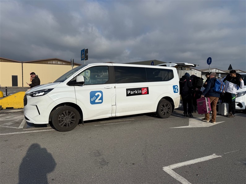 Voiture location Aéroport Bergame Italie | Jupette et Salopette