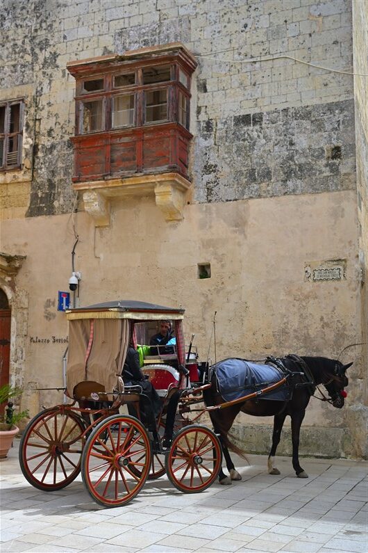 Mdina Malte | Jupette et Salopette Mdina Malte | Jupette et Salopette
