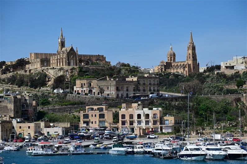 Arrivée sur Gozo | Jupette et Salopette Arrivée sur Gozo | Jupette et Salopette