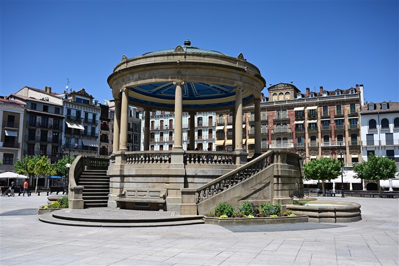 Plaza del Castillo Pampelune | Jupette et Salopette