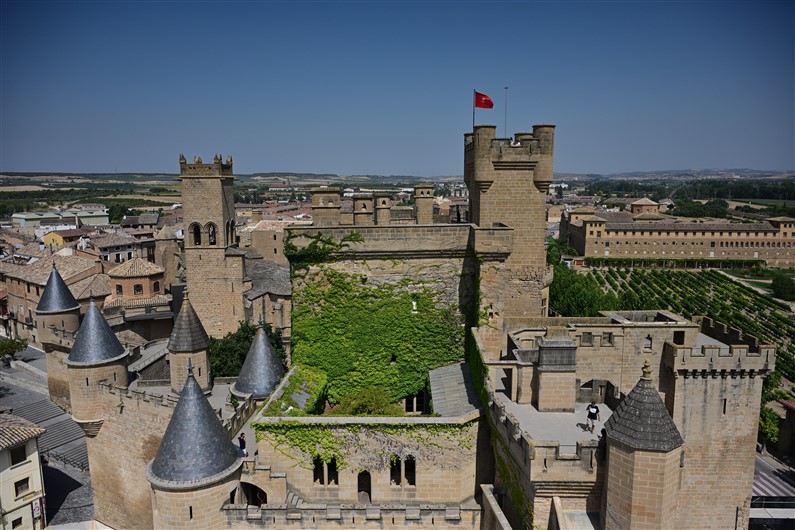 Palais Royal d’Olite Spain | Jupette et Salopette