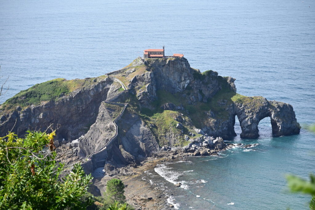 San Juan de Gaztelugatxe Espagne | Jupette et Salopette