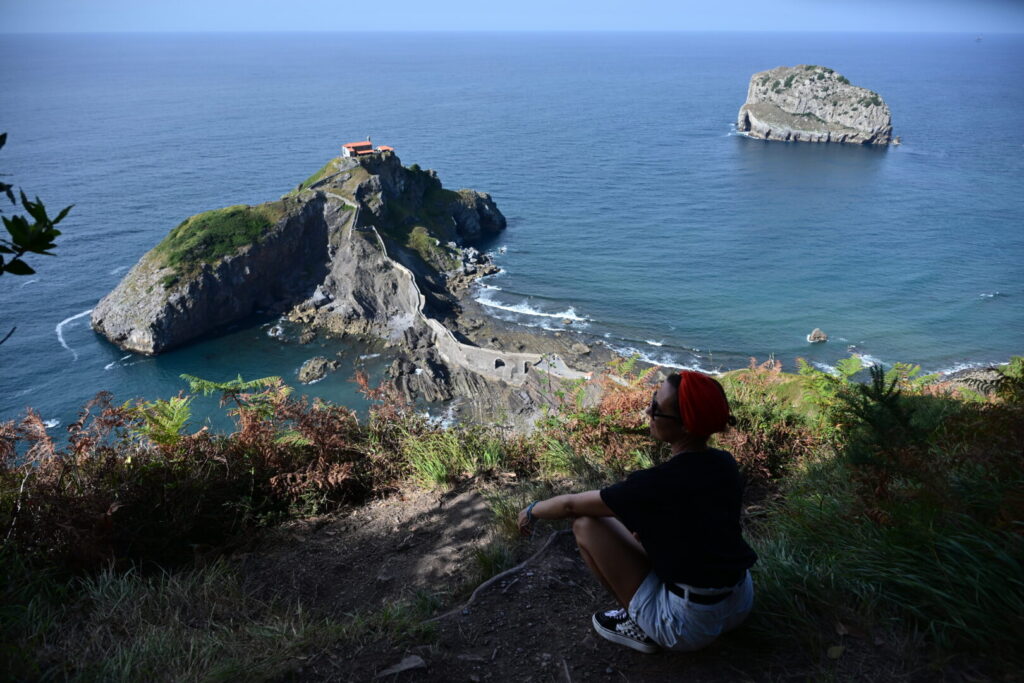 San Juan de Gaztelugatxe Espagne | Jupette et Salopette