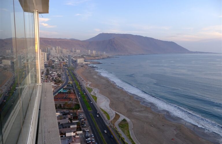 Iquique home exchange | Jupette et Salopette