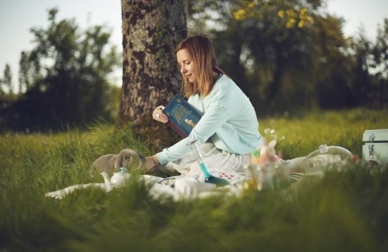 Shooting photo en mode Alice | Jupette & Salopette